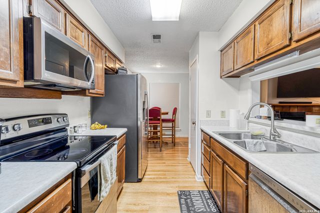 2255 Thousand Oaks Dr Apt 605, San Antonio, TX 78232