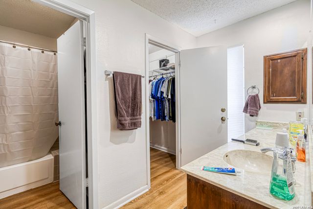 2255 Thousand Oaks Dr Apt 605, San Antonio, TX 78232