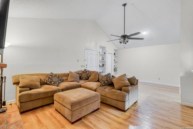 2255 Thousand Oaks Dr Apt 605, San Antonio, TX 78232