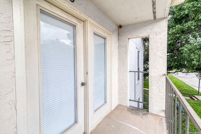 2255 Thousand Oaks Dr Apt 605, San Antonio, TX 78232