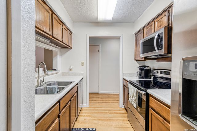 2255 Thousand Oaks Dr Apt 605, San Antonio, TX 78232