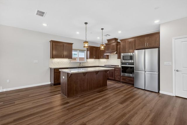 601 Avalon Dr, Ione, CA 95640