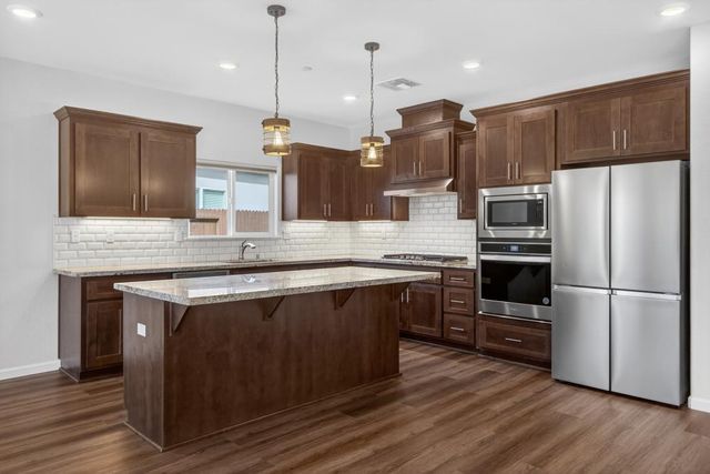 601 Avalon Dr, Ione, CA 95640