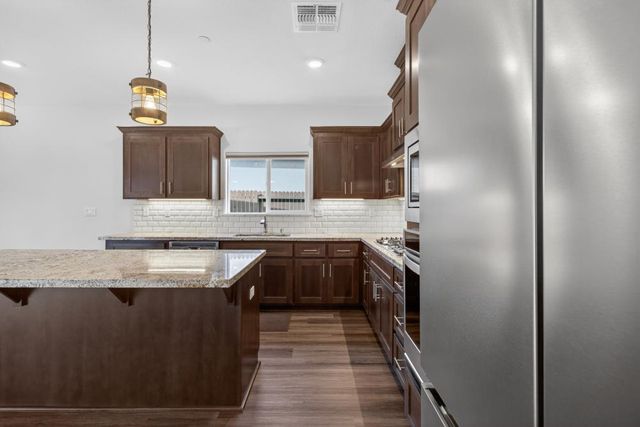 601 Avalon Dr, Ione, CA 95640