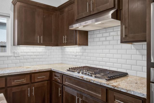 601 Avalon Dr, Ione, CA 95640