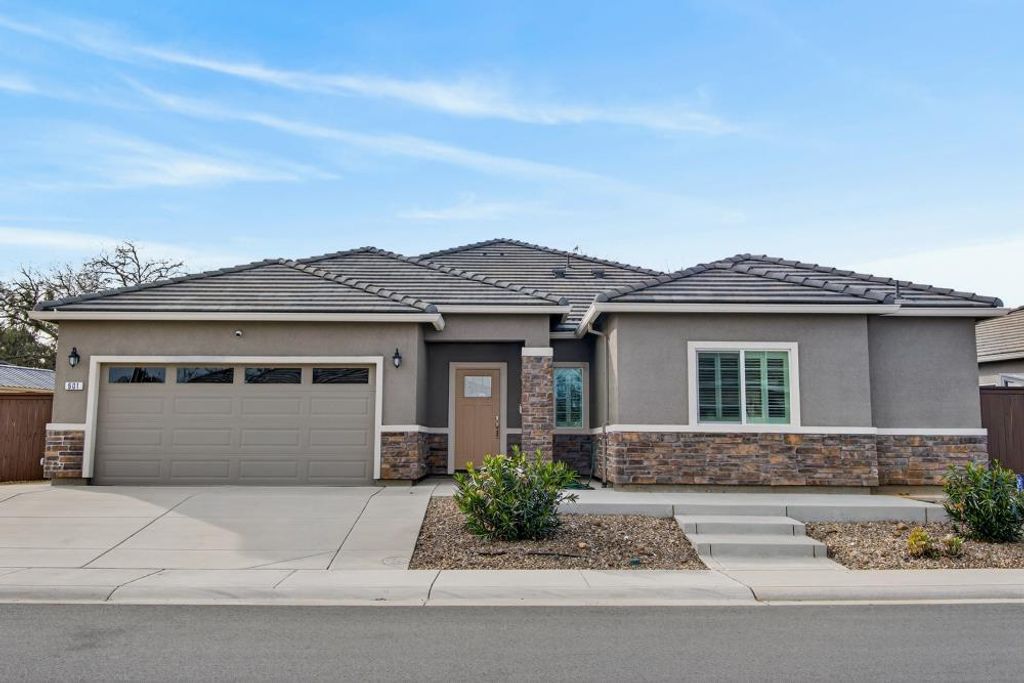 601 Avalon Dr, Ione, CA 95640