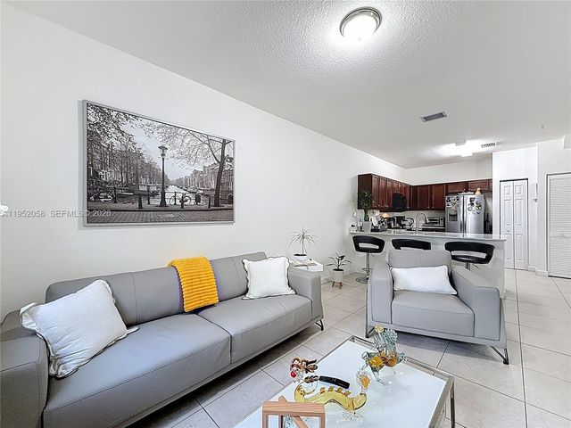 260 NW 109th Ave 206, Miami, FL 33172