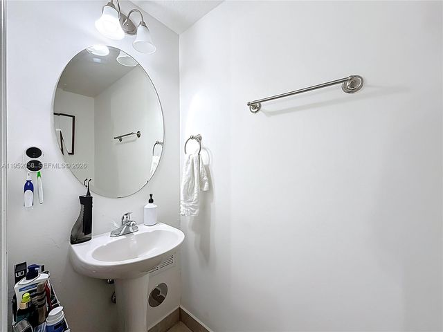 260 NW 109th Ave 206, Miami, FL 33172