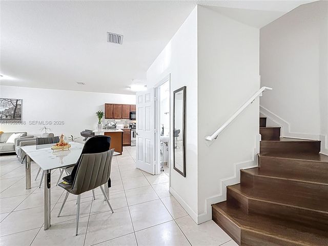 260 NW 109th Ave 206, Miami, FL 33172