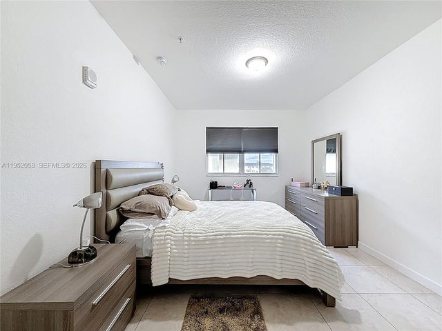 260 NW 109th Ave 206, Miami, FL 33172