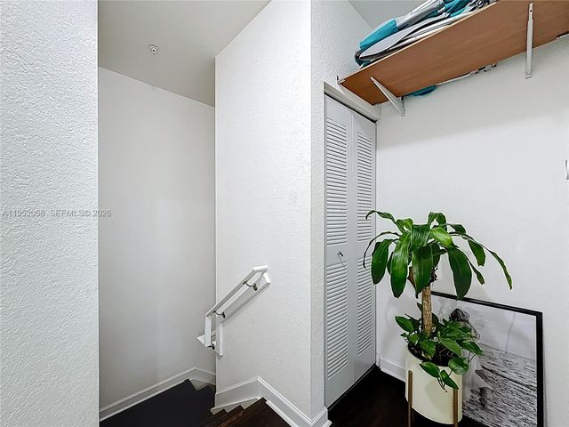 260 NW 109th Ave 206, Miami, FL 33172