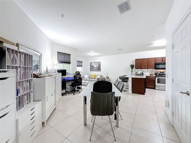 260 NW 109th Ave 206, Miami, FL 33172