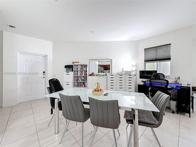 260 NW 109th Ave 206, Miami, FL 33172