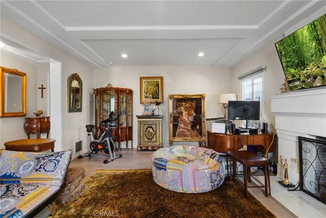 137 N Hamilton Drive, Beverly Hills, CA 90211