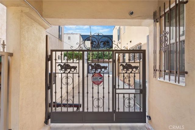 137 N Hamilton Drive, Beverly Hills, CA 90211