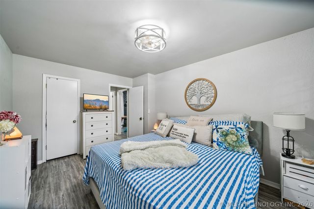 1011 N Forest Place, Jenks, OK 74037