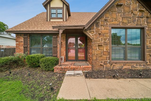 1011 N Forest Place, Jenks, OK 74037
