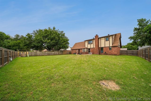 1011 N Forest Place, Jenks, OK 74037