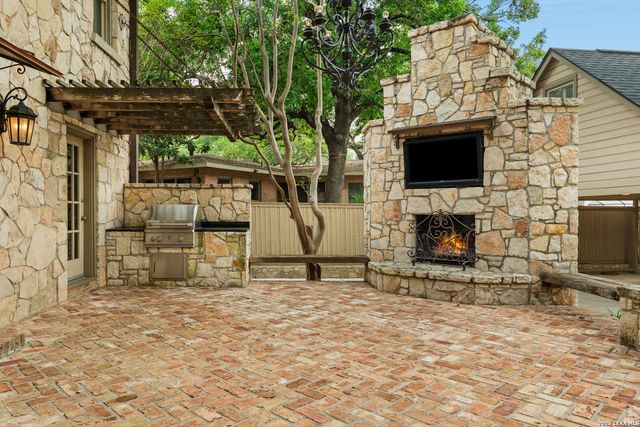 131 PARK HILL DR, San Antonio, TX 78212