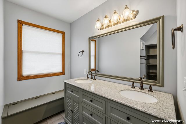 914 Jackson Street SW, Grandville, MI 49418