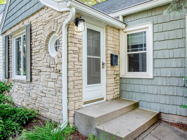 436 Woodlawn Avenue, Saint Paul, MN 55105