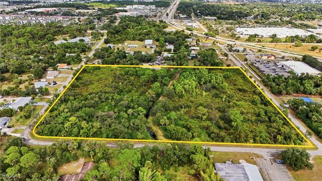 536 Evergreen RD, North Fort Myers, FL 33903