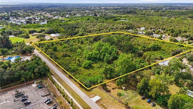 536 Evergreen RD, North Fort Myers, FL 33903