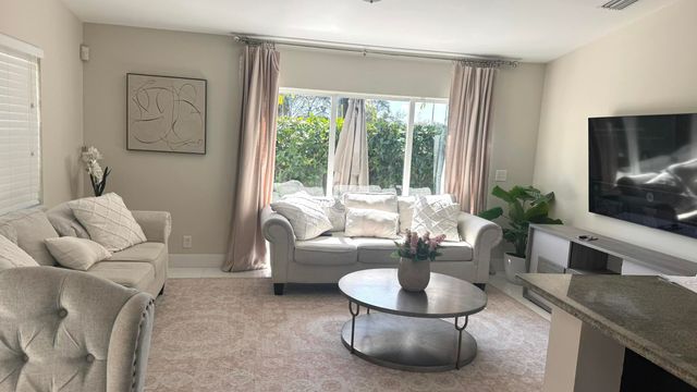 4274 NW 1st Place, Deerfield Beach, FL 33442