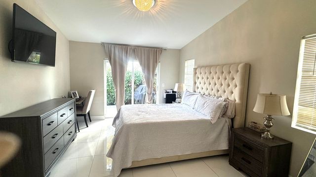 4274 NW 1st Place, Deerfield Beach, FL 33442