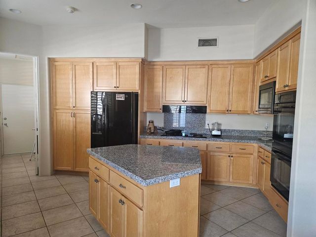 62 Laken Lane, Palm Desert, CA 92211