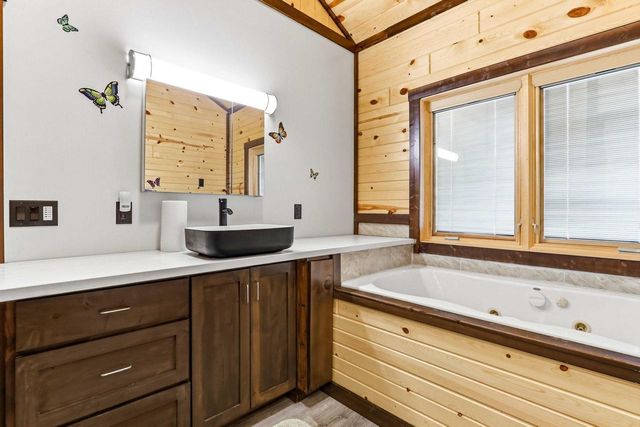 W5120 County Road G, Mauston, WI 53948
