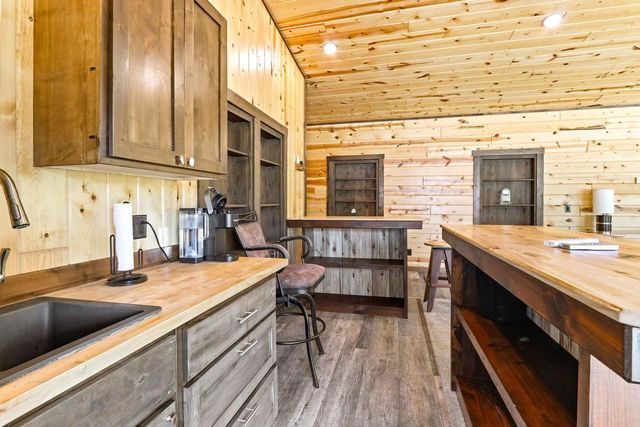 W5120 County Road G, Mauston, WI 53948