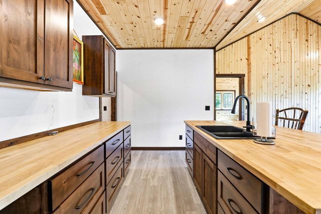 W5120 County Road G, Mauston, WI 53948