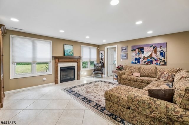 8 Norwood Rd, Springfield Twp., NJ 07081