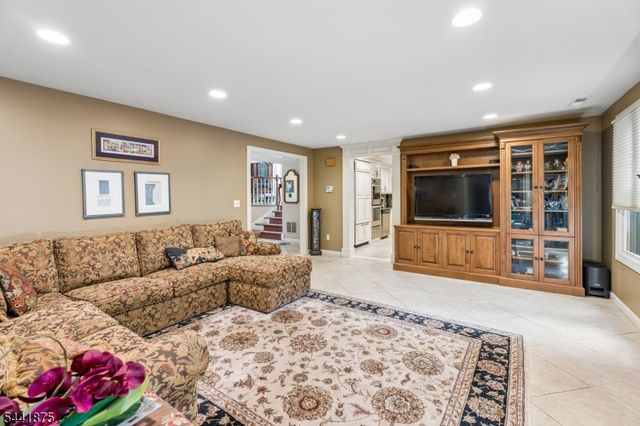 8 Norwood Rd, Springfield Twp., NJ 07081