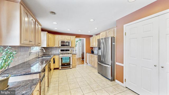 102 MERIDEN DR, Hockessin, DE 19707