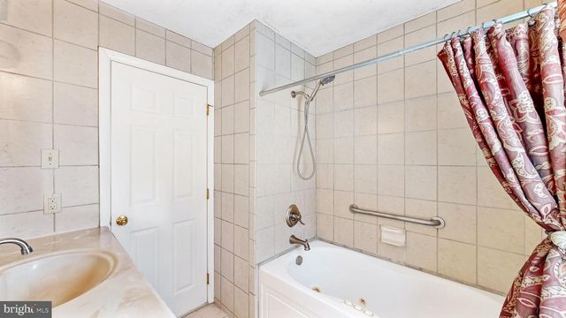 102 MERIDEN DR, Hockessin, DE 19707