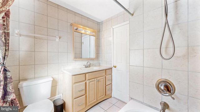 102 MERIDEN DR, Hockessin, DE 19707