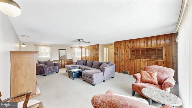 102 MERIDEN DR, Hockessin, DE 19707