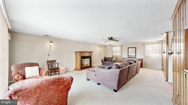 102 MERIDEN DR, Hockessin, DE 19707