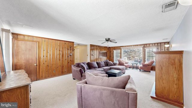 102 MERIDEN DR, Hockessin, DE 19707