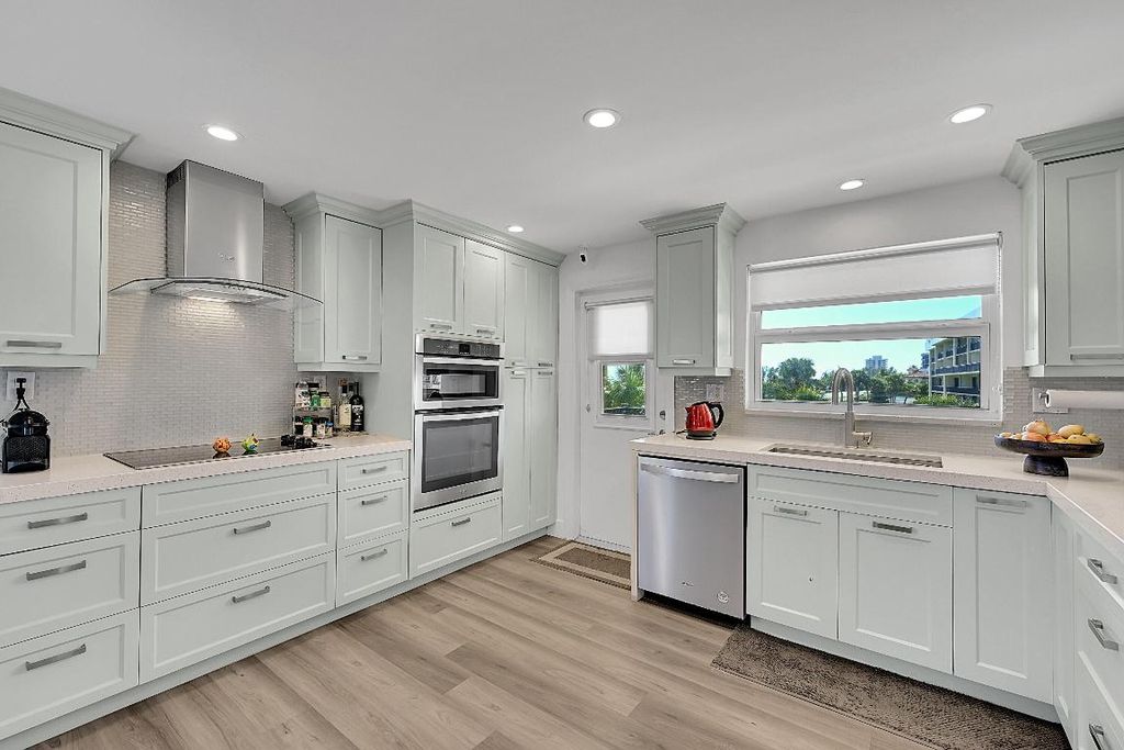 Image 14 of property listing at 2871 N Ocean Boulevard D302, Boca Raton, FL 33431