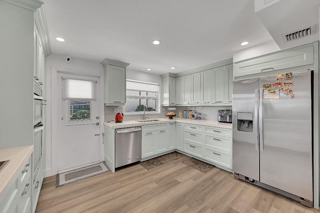 Image 17 of property listing at 2871 N Ocean Boulevard D302, Boca Raton, FL 33431