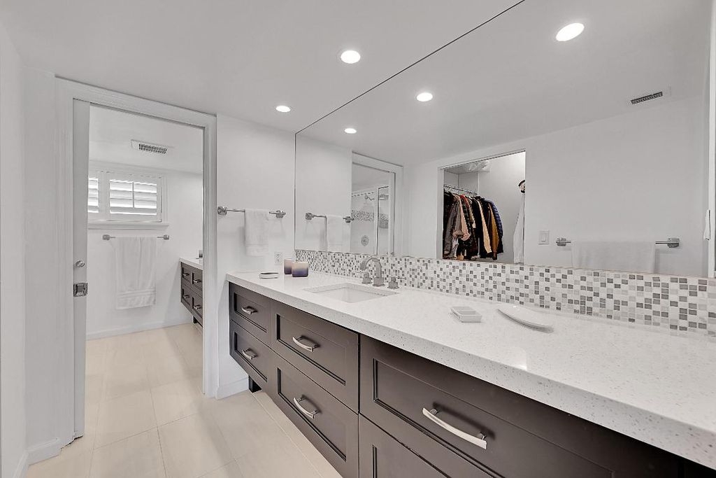 Image 23 of property listing at 2871 N Ocean Boulevard D302, Boca Raton, FL 33431