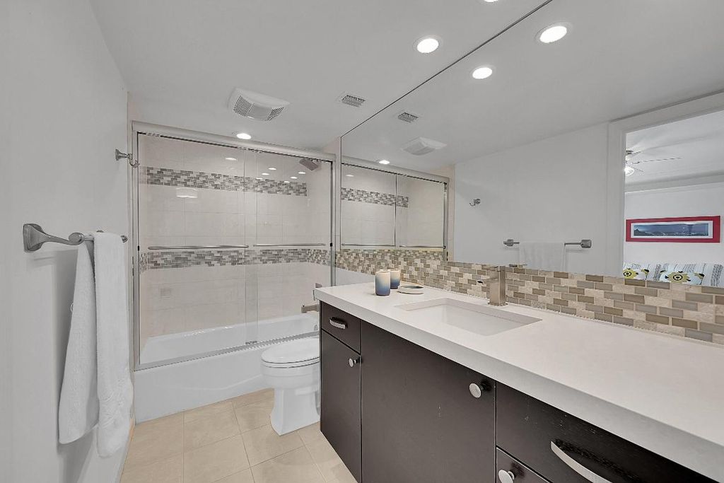 Image 31 of property listing at 2871 N Ocean Boulevard D302, Boca Raton, FL 33431