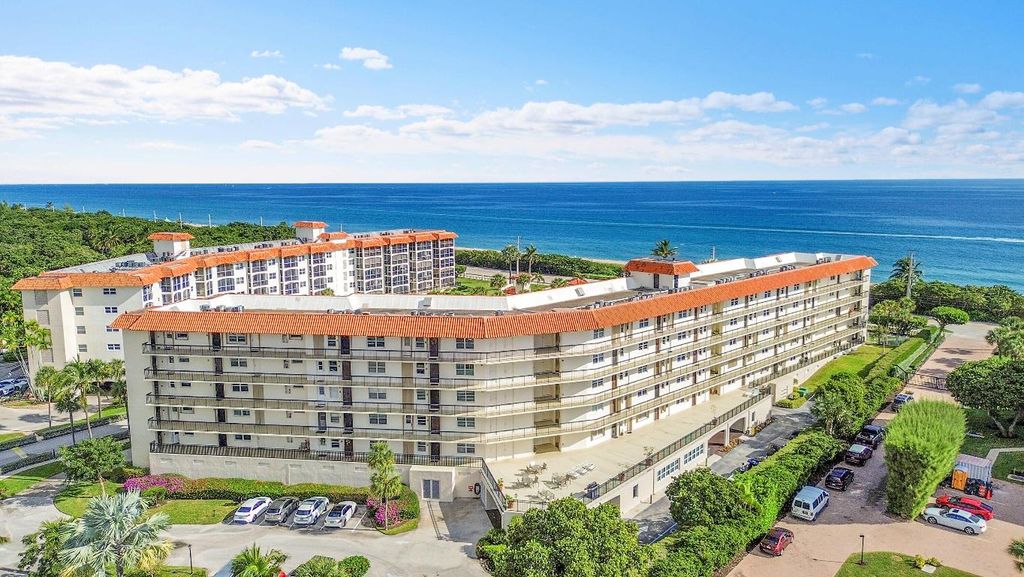 Image 34 of property listing at 2871 N Ocean Boulevard D302, Boca Raton, FL 33431