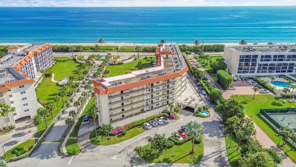 Image 35 of property listing at 2871 N Ocean Boulevard D302, Boca Raton, FL 33431