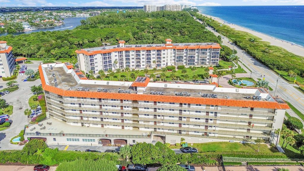 Image 36 of property listing at 2871 N Ocean Boulevard D302, Boca Raton, FL 33431