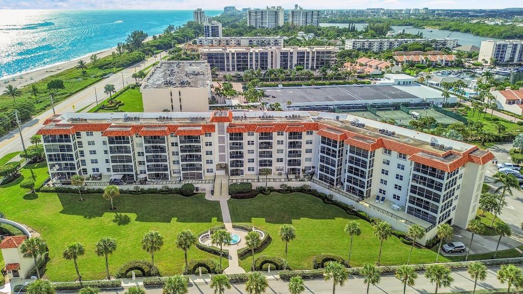 Image 38 of property listing at 2871 N Ocean Boulevard D302, Boca Raton, FL 33431