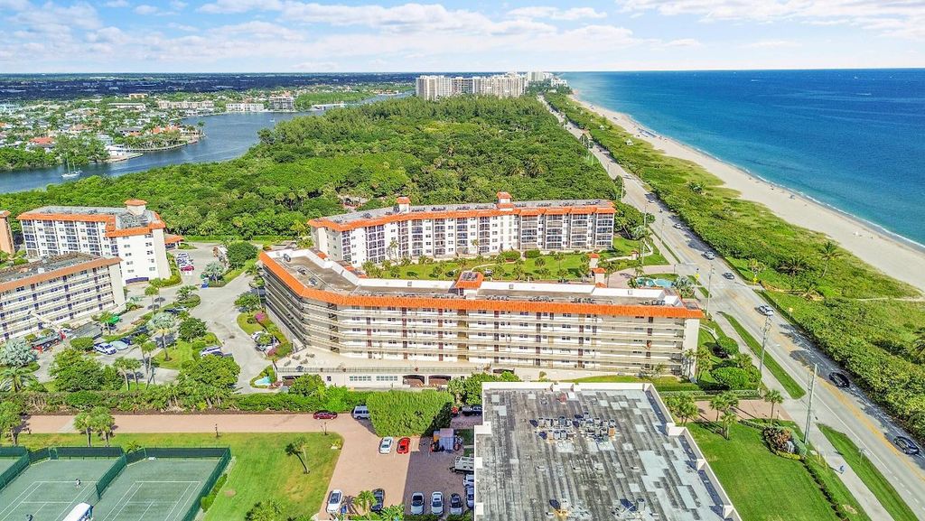 Image 41 of property listing at 2871 N Ocean Boulevard D302, Boca Raton, FL 33431
